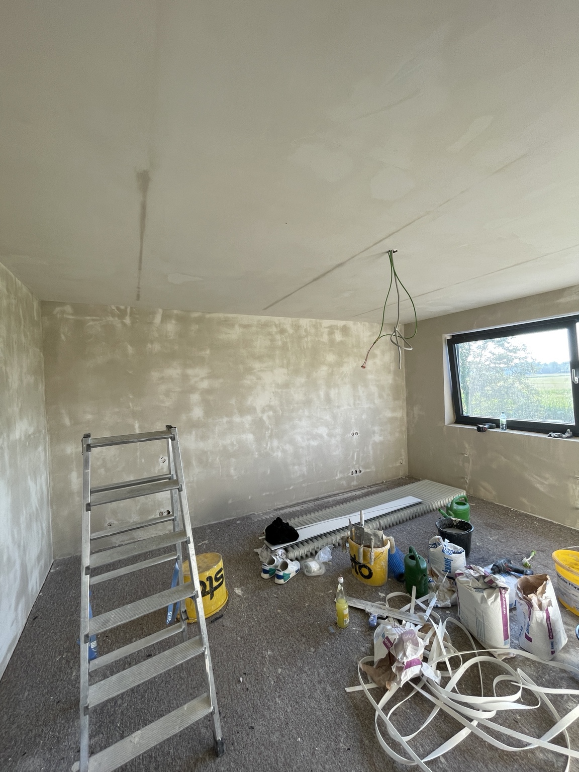 Trockenbaudecke im fortgeschrittenen Spachtelzustand